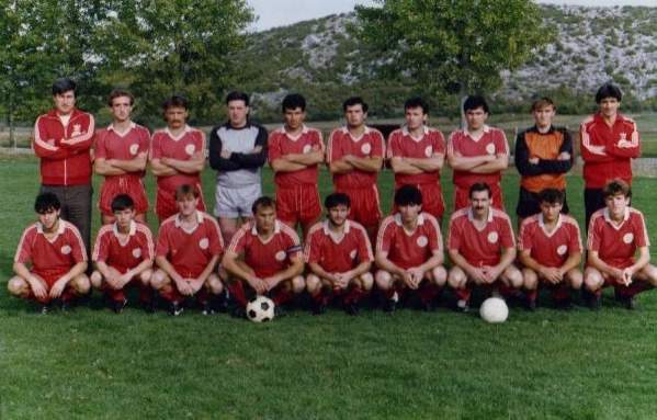 НК Чикола (Кричке) 1980-их (фудбалери на домаћем терену).