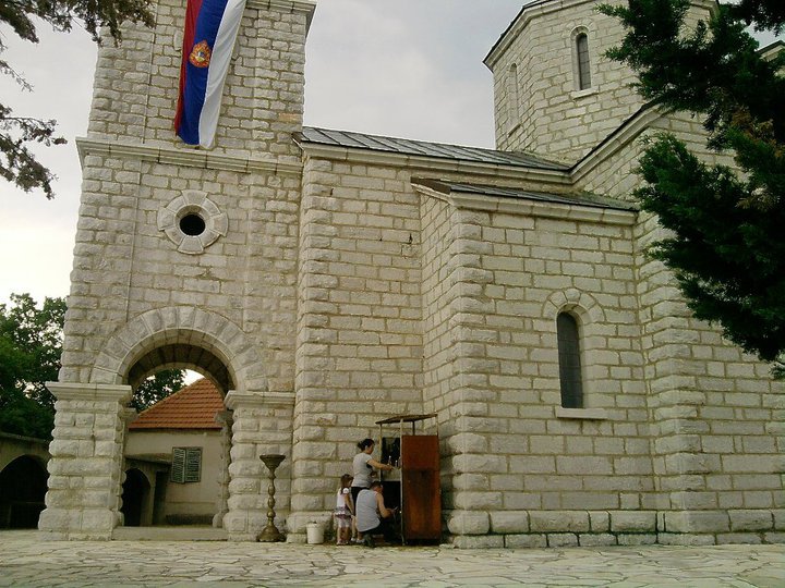 Црква Свете Недјеље у Оћестову