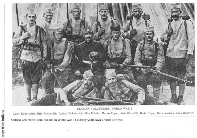 Српски добровољци из Млакве, Косиња, Крша, Липовог Поља и Широке Куле у Банатском Карађорђеву. (На фотографији стоје са лијева на десно: Дане Кокотовић Ђурин из Косиња, Миле Париповић Илијин из Крша или Косиња (била су двојица), Кокотовић Љубомир Јандријин из Липовог Поља, Почуча Миле, Репац Марко Данин из Широке Куле и Глумичић Воја. На фотографији сједе са лијева на десно: Репац Буде Дмитров из Крша, командир Варићак Дане Николин из Млакве и Радовић Саво Илијин из Косиња).